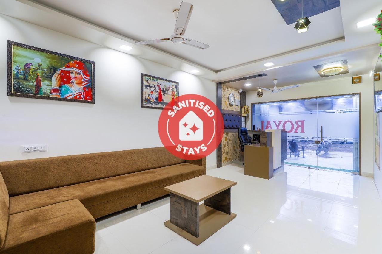 Oyo 47110 Hotel Royal Palace Naroda ภายนอก รูปภาพ
